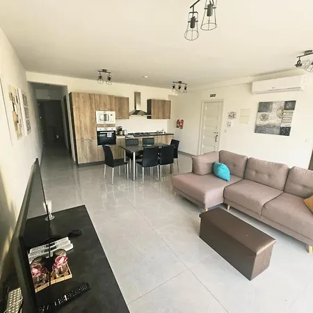 In Elegant 2 Bedrooms