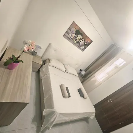 In Elegant 2 Bedrooms