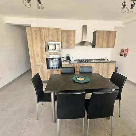 In Elegant 2 Bedrooms Privatunterkunft *