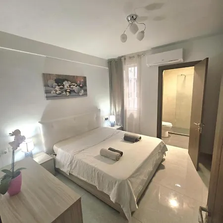 In Elegant 2 Bedrooms *